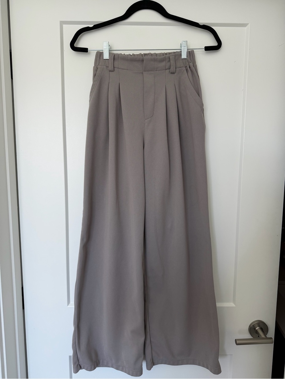 HALARA Taupe Waffle Knot Pleated Wide-Leg Trousers